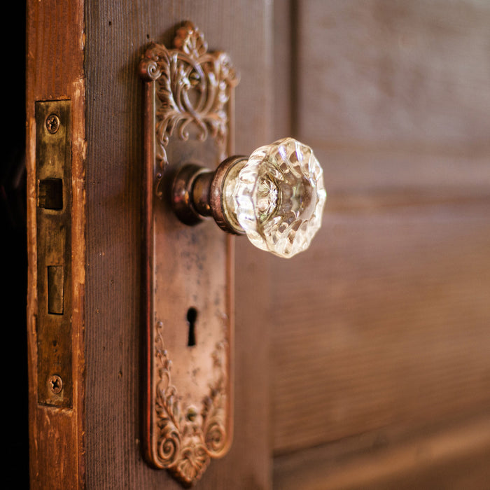 Choosing Antique Door Handles for Your Period Home