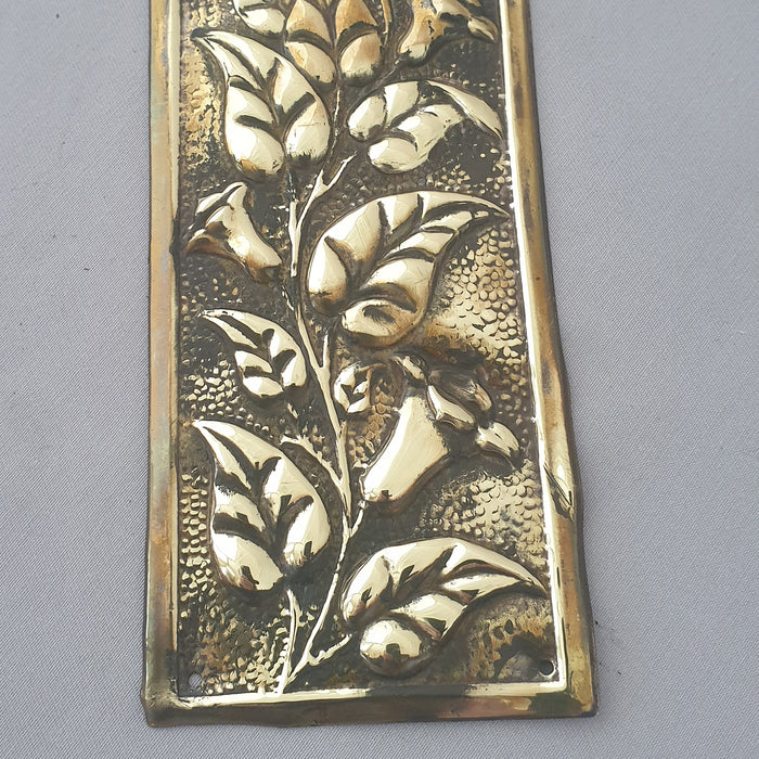 Victorian Arts & Crafts Floral Finger Plate